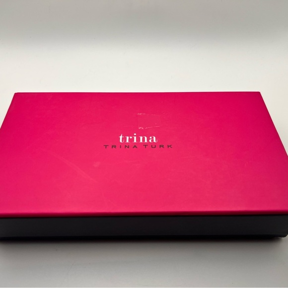 NWT Trina Turk Floral Yellow and White Women's Wallet - Picture 3 of 3